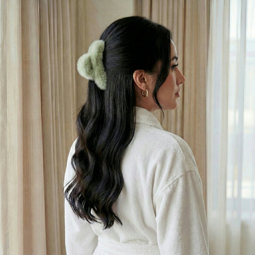 BIG FLOOFY CLIP IN PISTACHIO