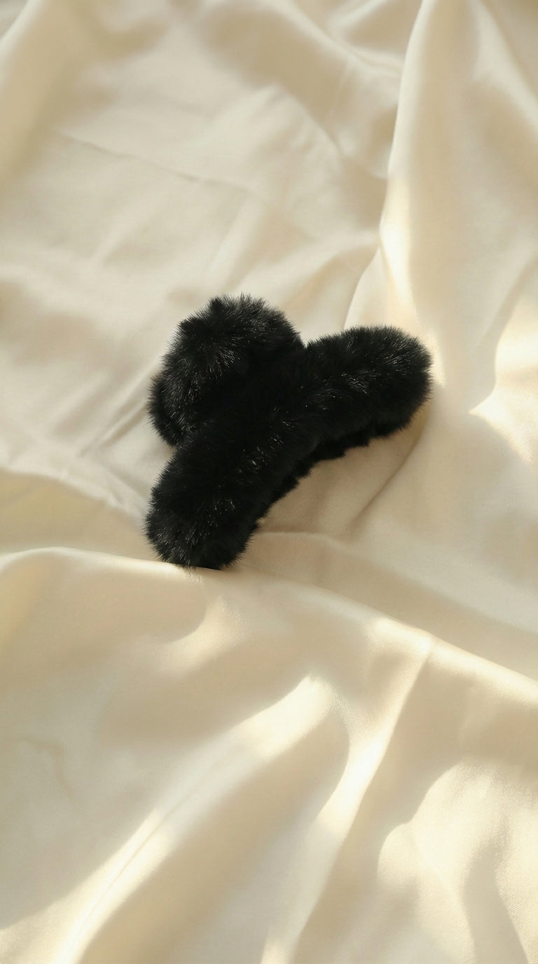 BIG FLOOFY CLIP IN ONYX