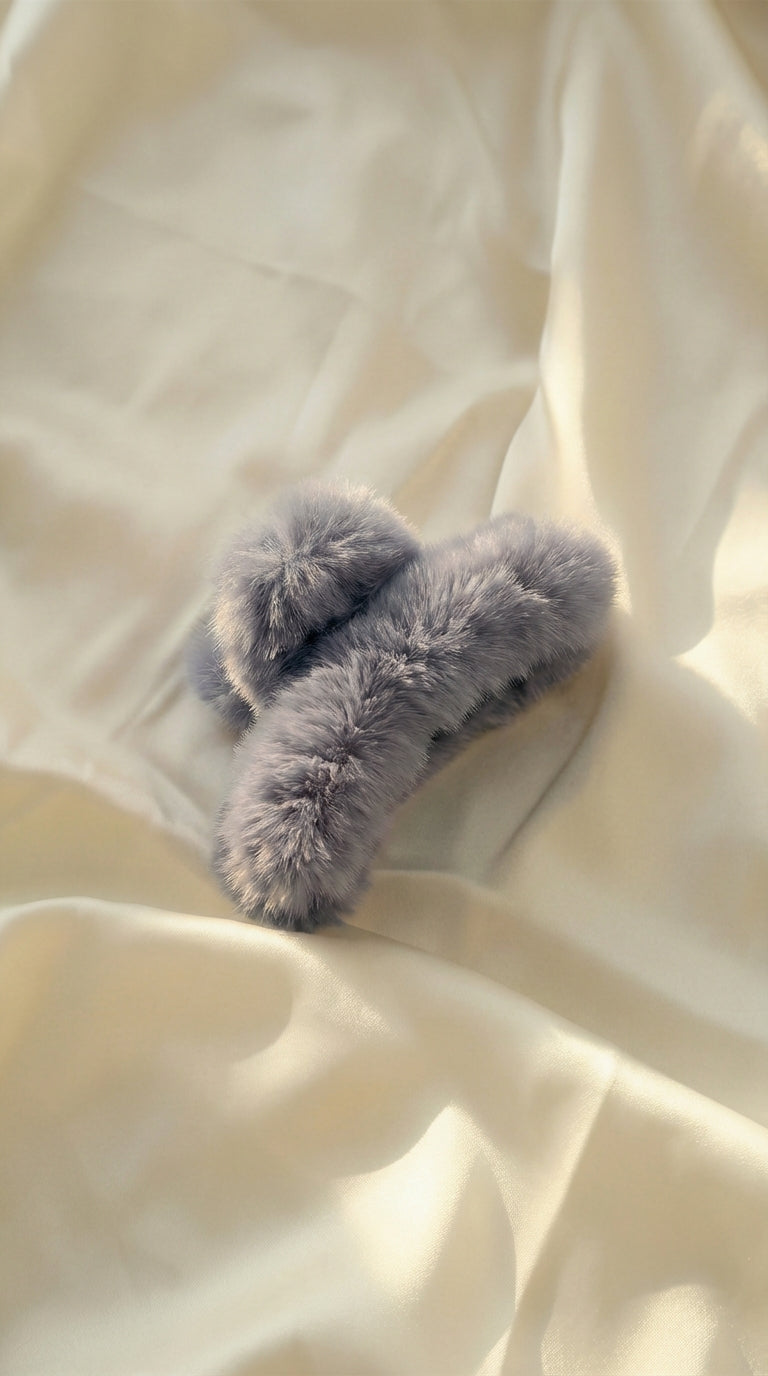 BIG FLOOFY CLIP IN STONE